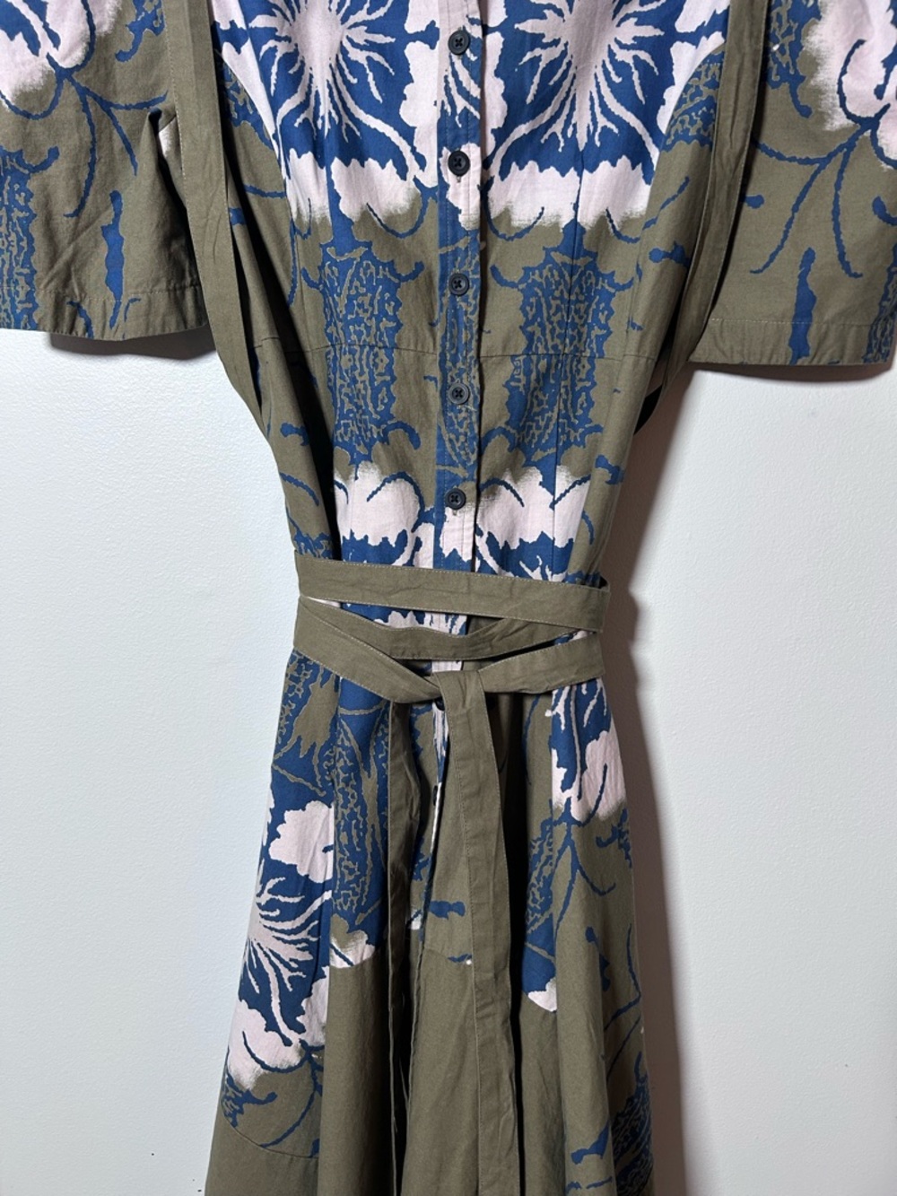 Making the Cut Viral Dress NWT SZ M Army Green & Blue Button Down Belted - Picture 5 of 9